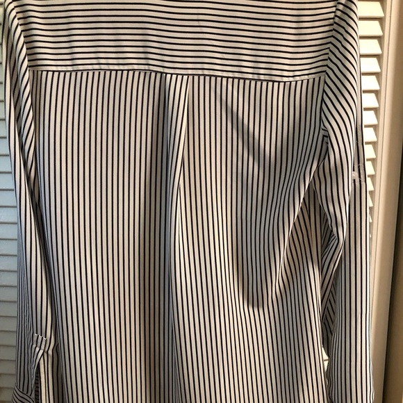 🍒HOST PICK🍒 EXPRESS PORTFOLIO - Picture 3 of 7